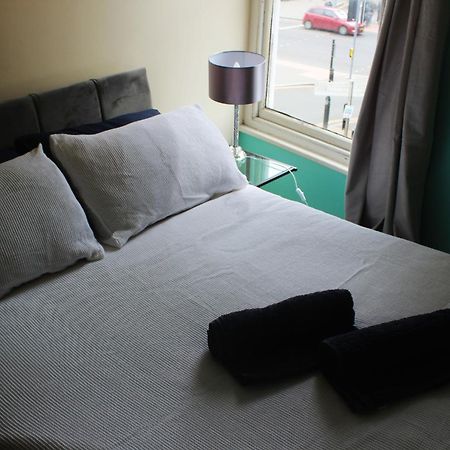 City Heights Apartamento Canterbury Exterior foto