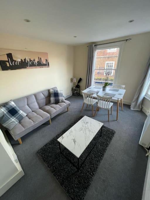 City Heights Apartamento Canterbury Exterior foto